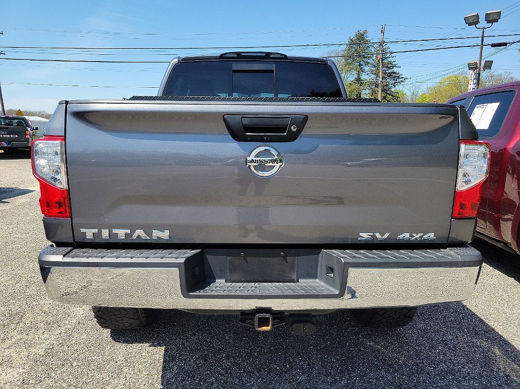 2018 Nissan Titan SV image 2