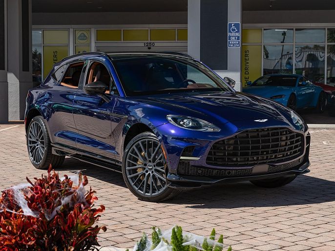 2023 Aston Martin DBX