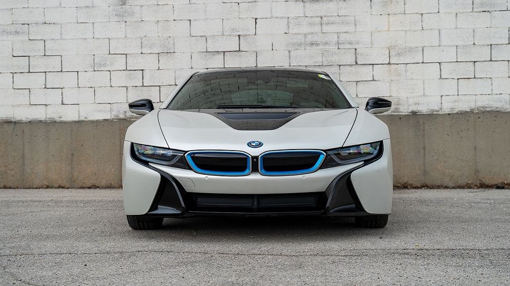 2014 BMW i8 null image 2