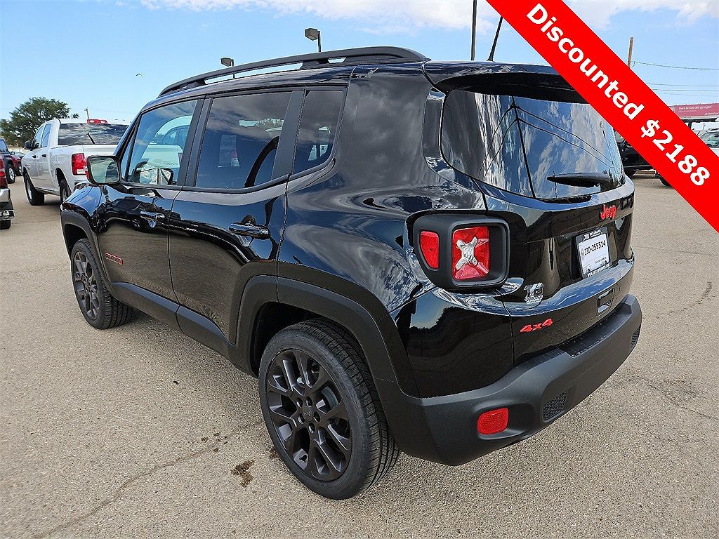 2023 Jeep Renegade null image 3