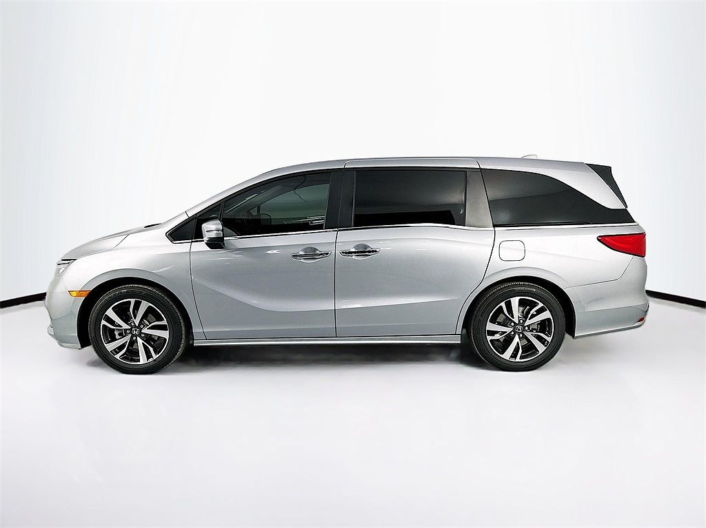 2024 Honda Odyssey Touring image 3