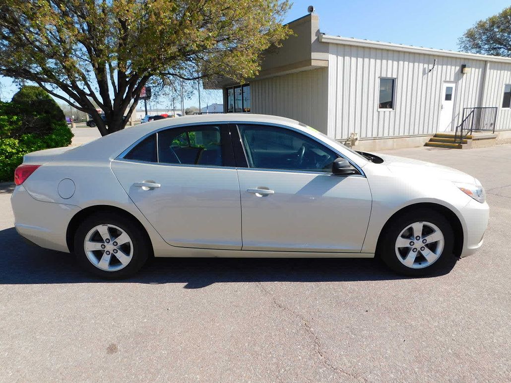 2013 Chevrolet Malibu LS image 3