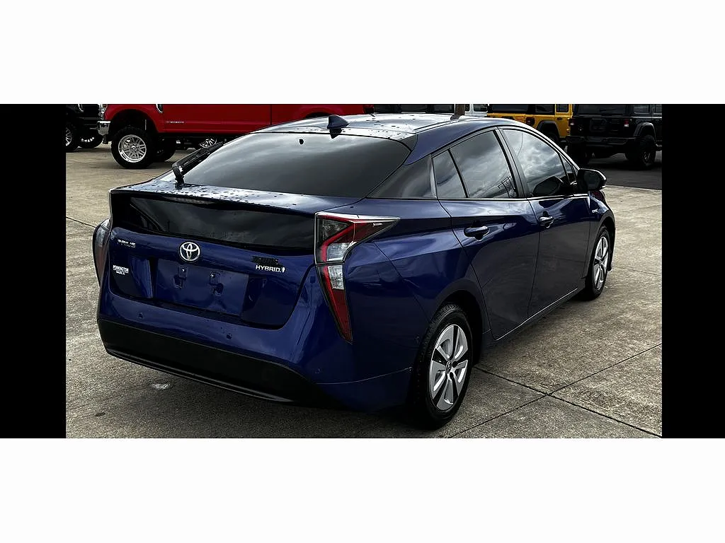 2017 Toyota Prius Two image 4