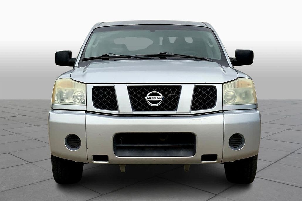 2004 Nissan Titan XE image 2