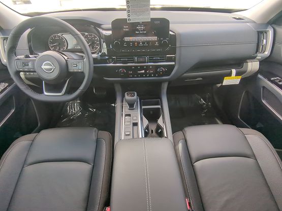2025 Nissan Pathfinder SL photo 11