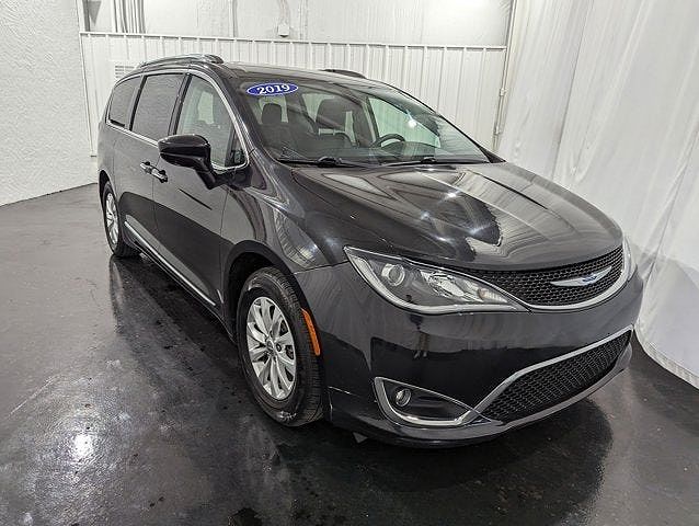 2018 Chrysler Pacifica Touring-L image 4