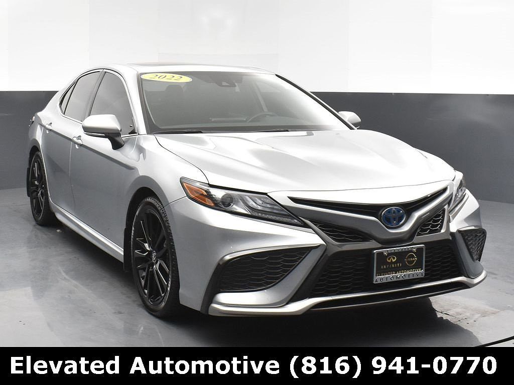 2022 Toyota Camry Hybrid XSE photo 9