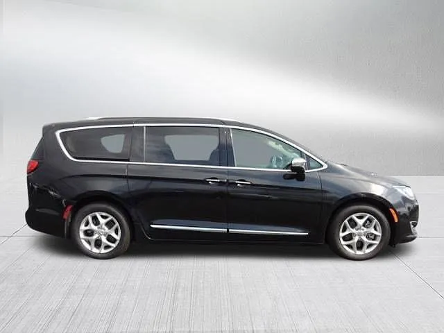 2020 Chrysler Pacifica Limited image 2