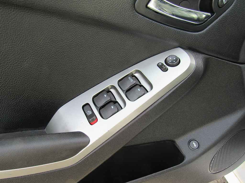 2010 Pontiac G6 GT image 6