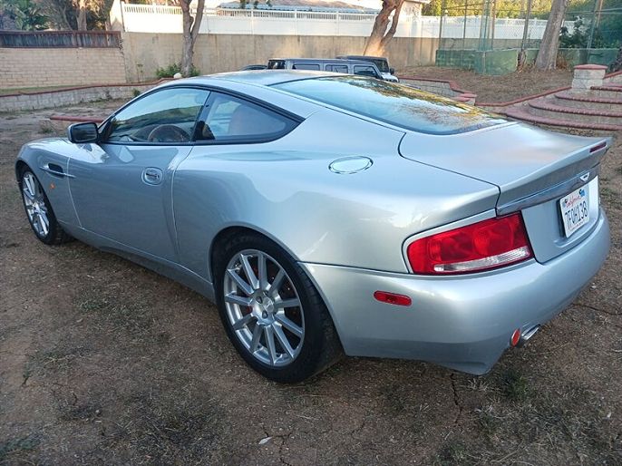 2005 Aston Martin V12 Vanquish