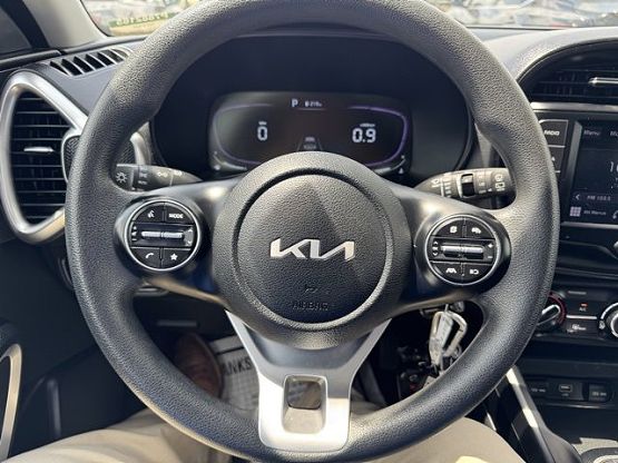 2023 Kia Soul LX photo 10