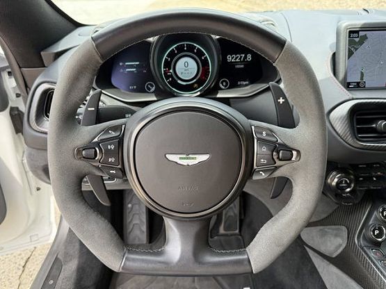 2023 Aston Martin Vantage photo 2