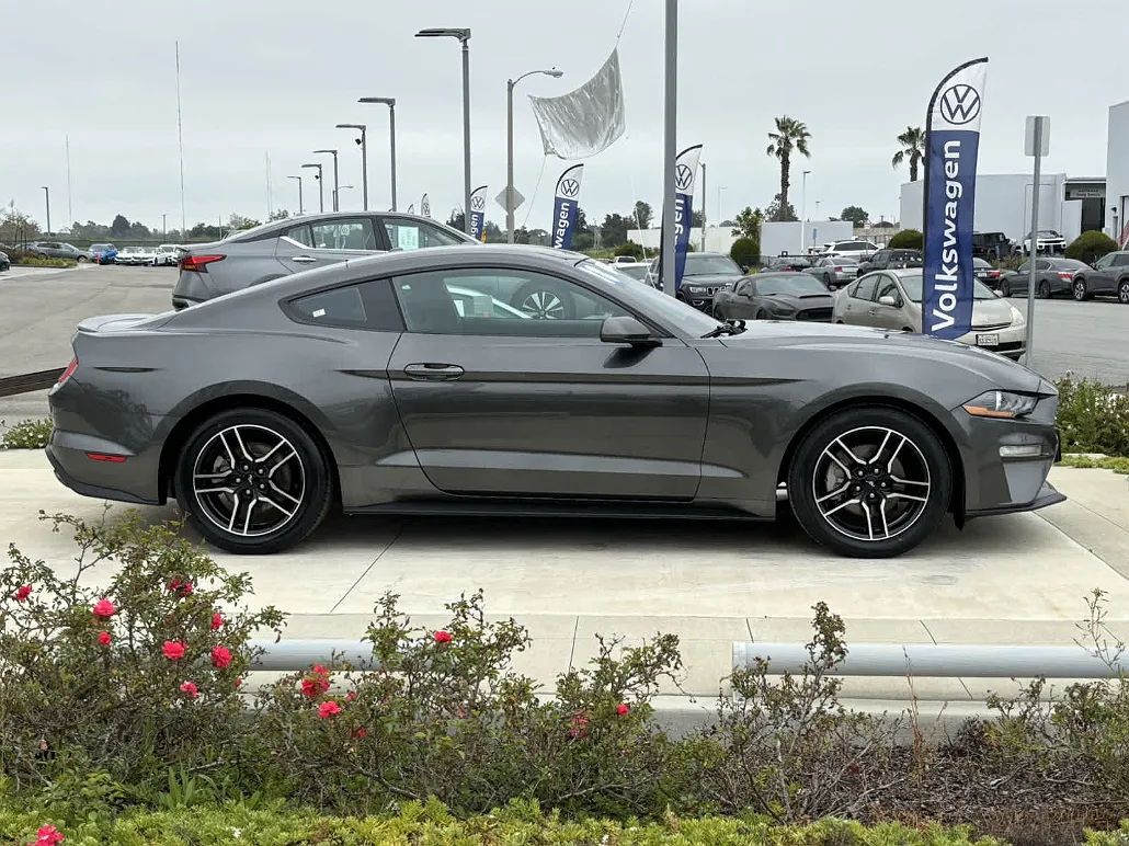 2018 Ford Mustang null image 1