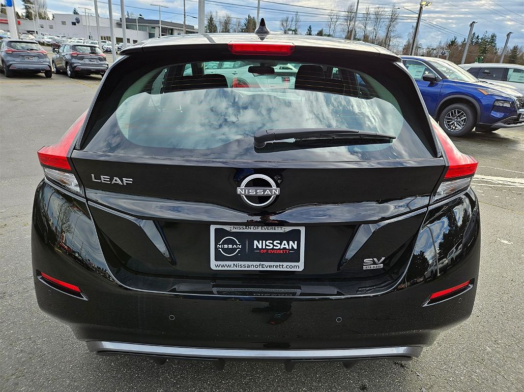 2024 Nissan Leaf SV image 3