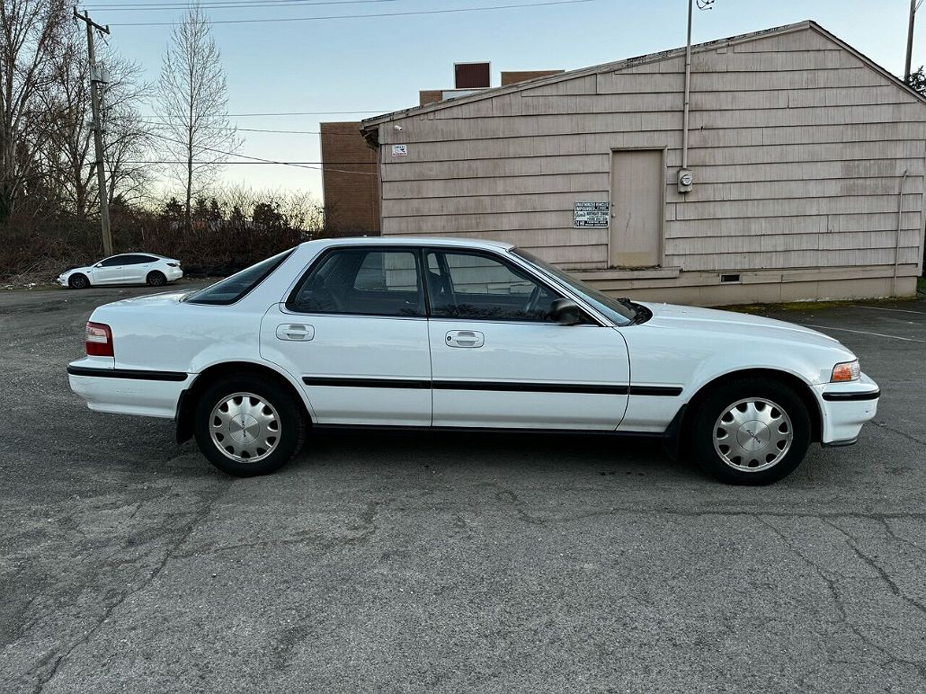 1992 Acura Vigor LS image 3