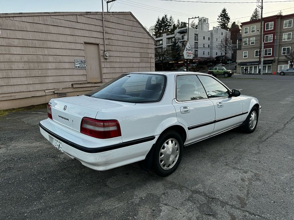 1992 Acura Vigor LS image 4