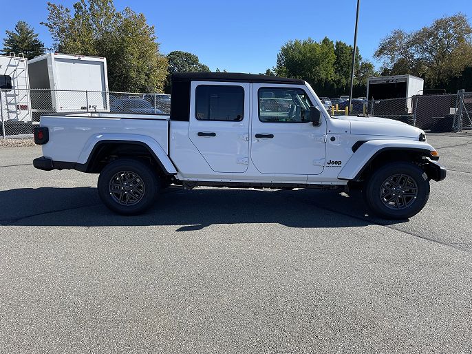 2025 Jeep Gladiator