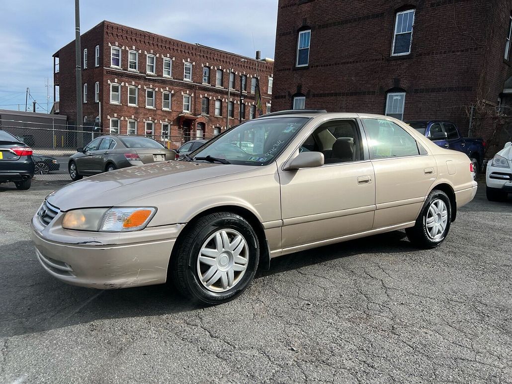 2001 Toyota Camry LE image 0