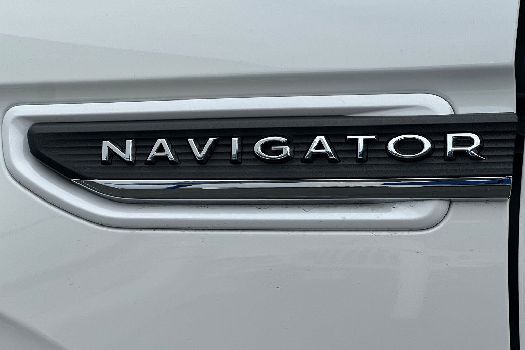 2024 Lincoln Navigator Premiere image 4