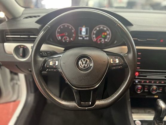 2021 Volkswagen Passat 2.0T SE photo 11
