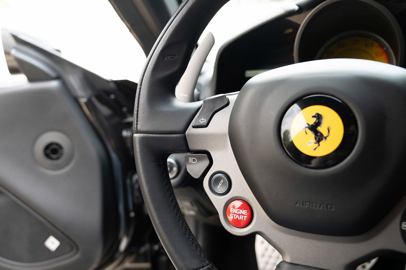 2014 Ferrari F12 Berlinetta image 32