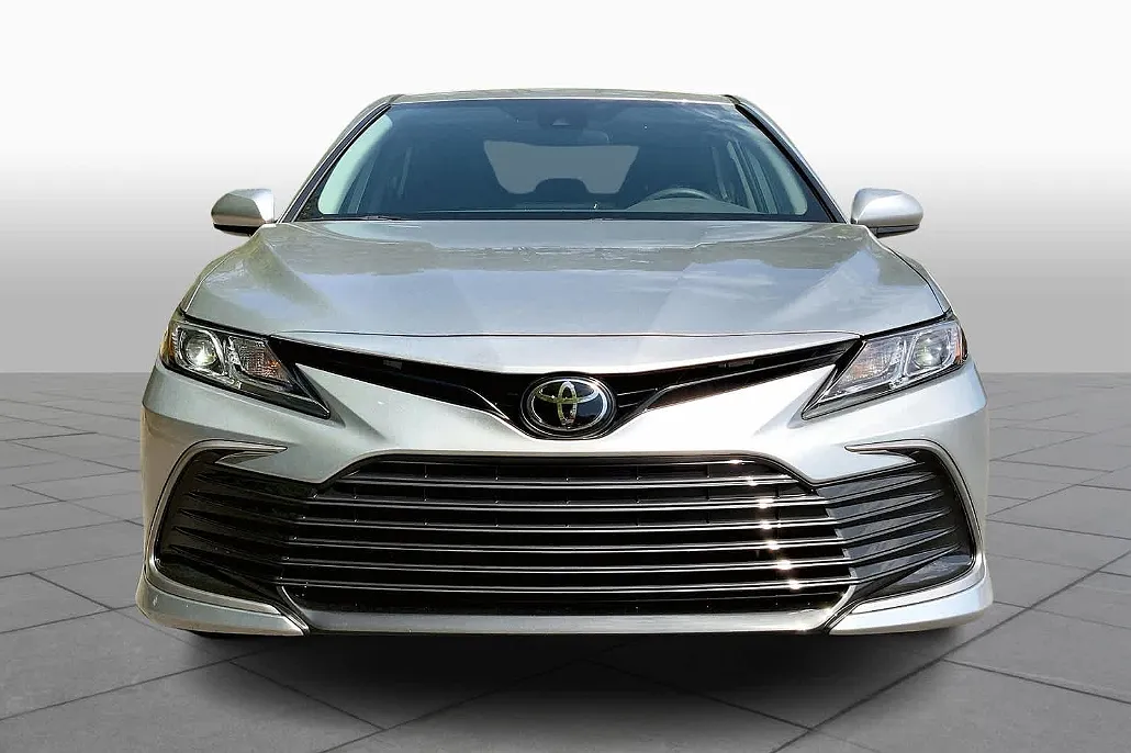 2023 Toyota Camry LE image 2