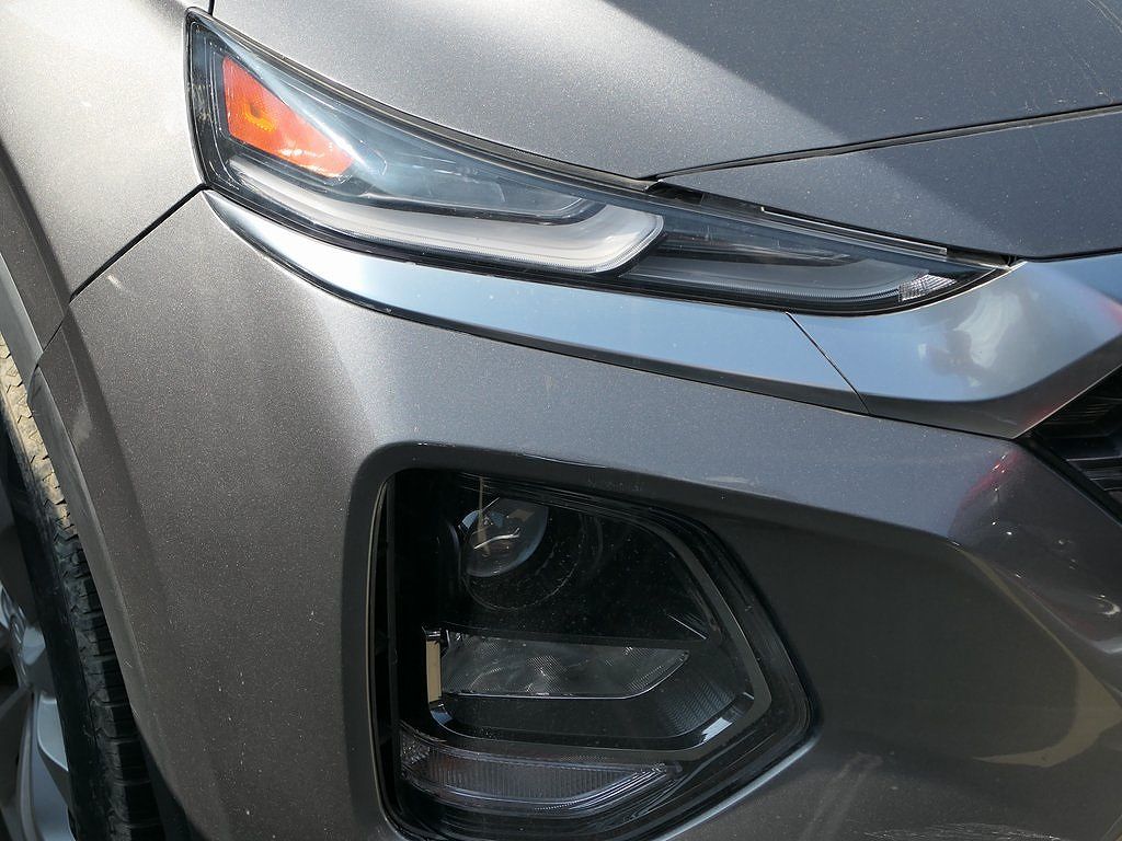 2019 Hyundai Santa Fe SE image 1