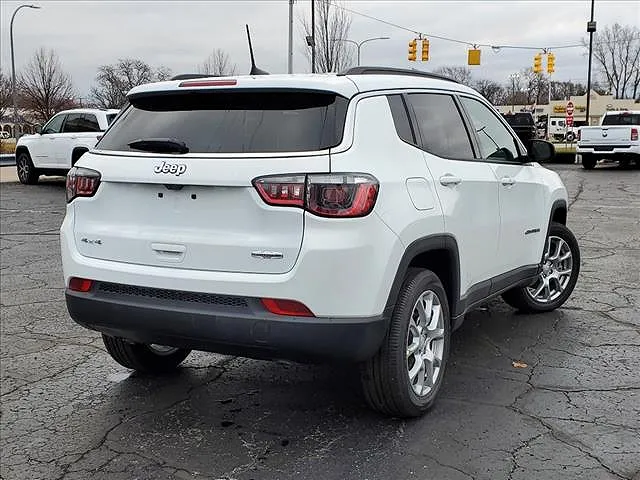 2024 Jeep Compass Latitude image 2