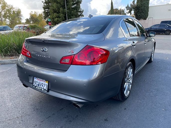 2011 Infiniti G37