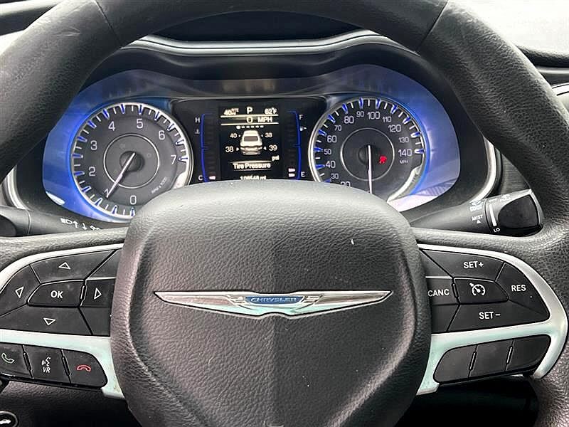 2015 Chrysler 200 Limited image 5
