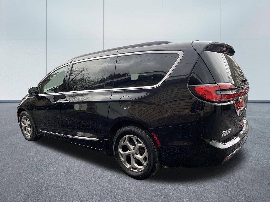 2022 Chrysler Pacifica Limited image 5