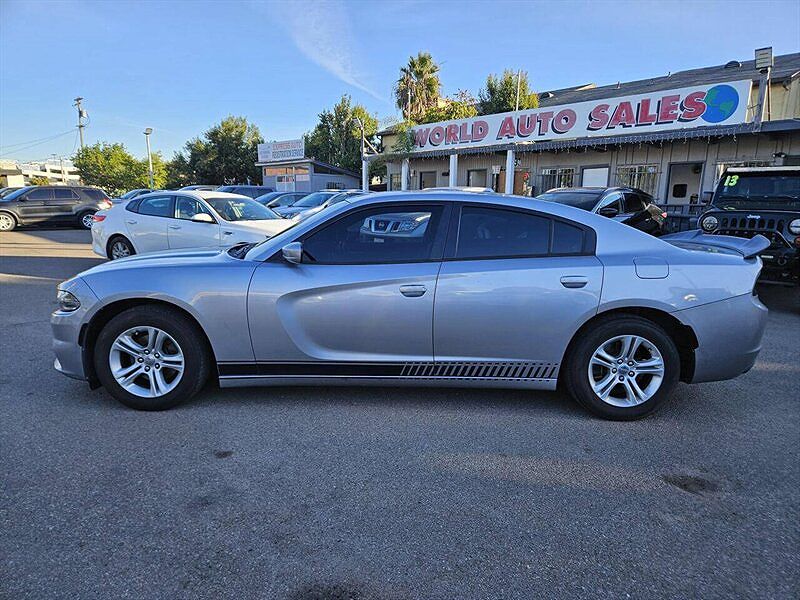 2017 Dodge Charger SE image 1