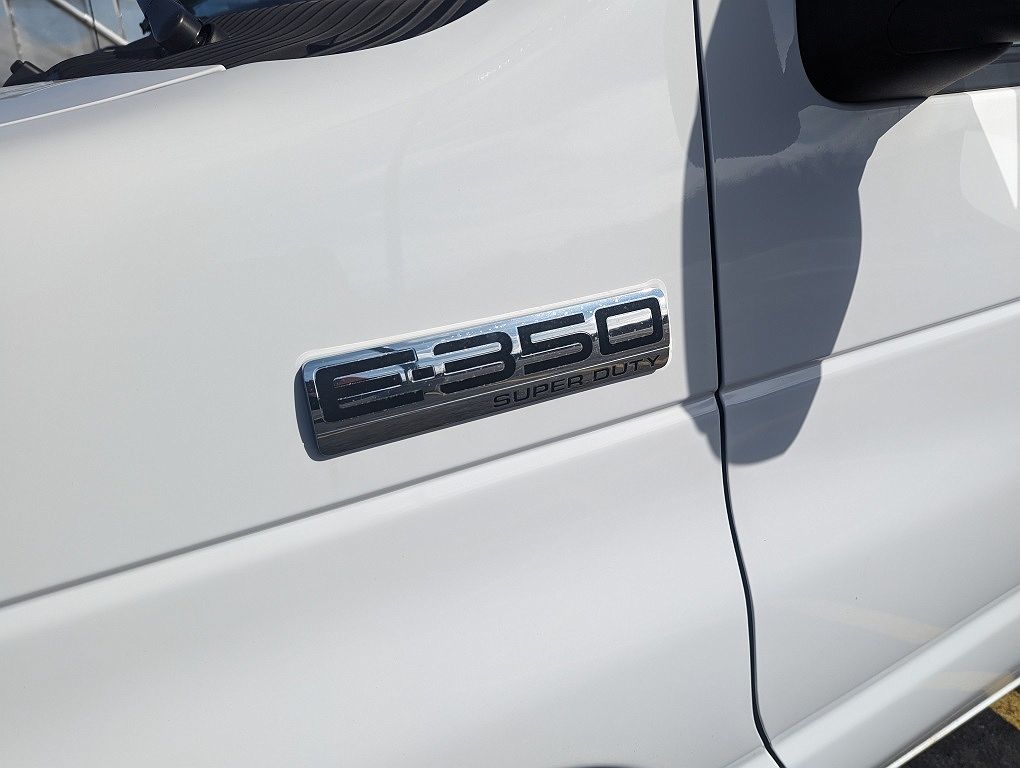 2022 Ford Econoline E-350 image 9