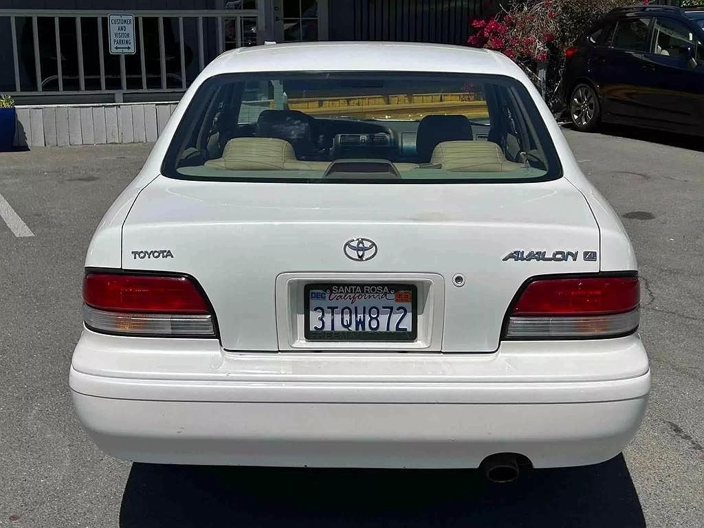 1997 Toyota Avalon XL image 3