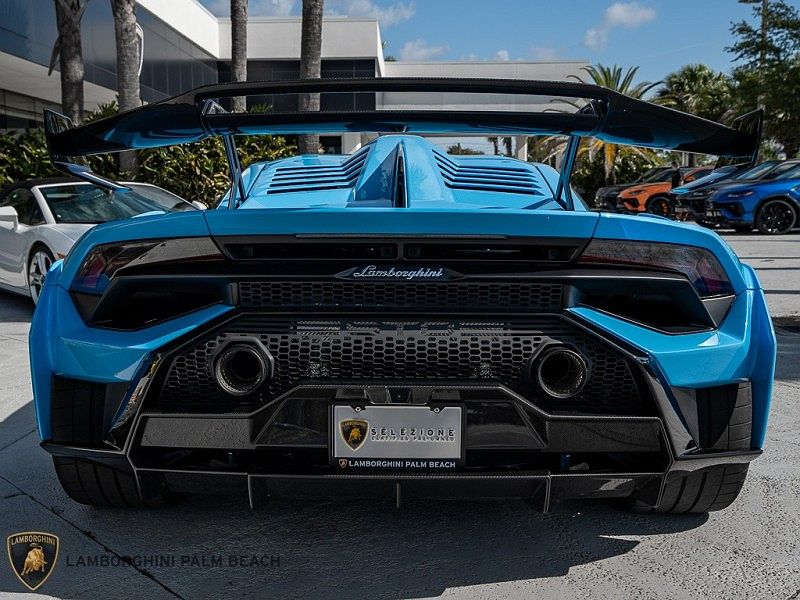 2022 Lamborghini Huracan STO image 4