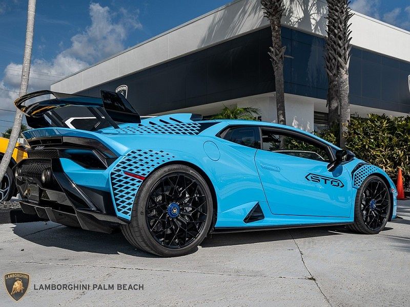 2022 Lamborghini Huracan STO image 5
