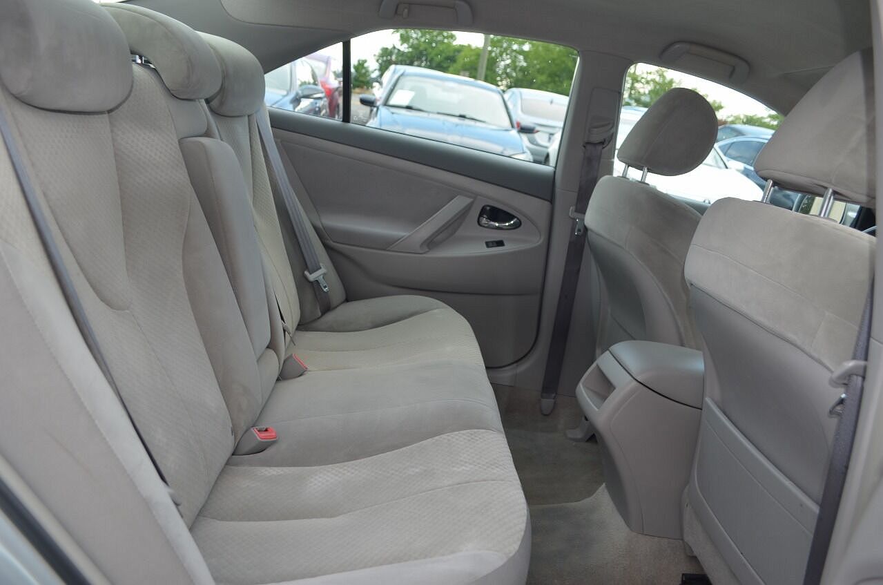 2007 Toyota Camry LE image 24