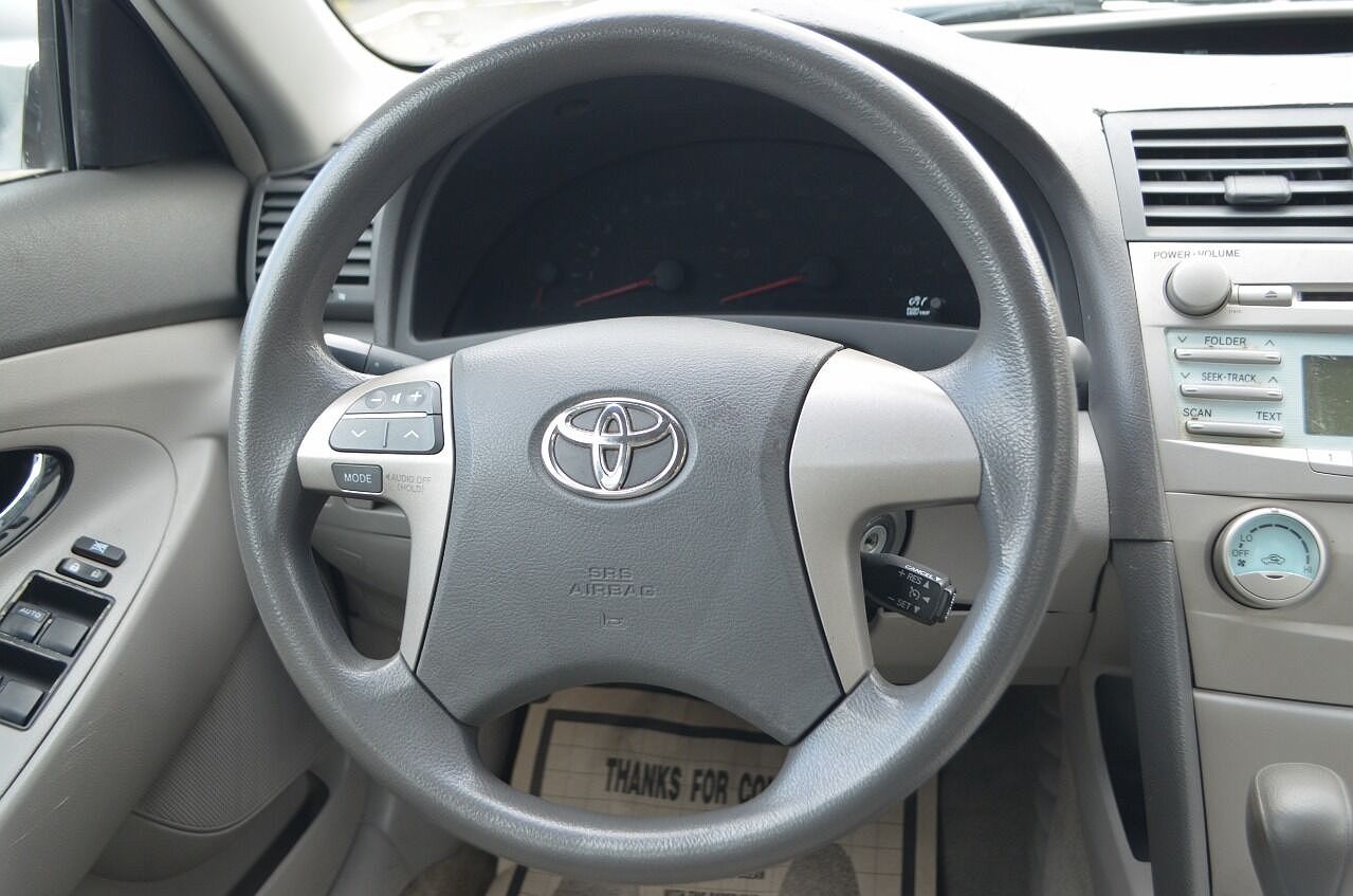 2007 Toyota Camry LE image 33