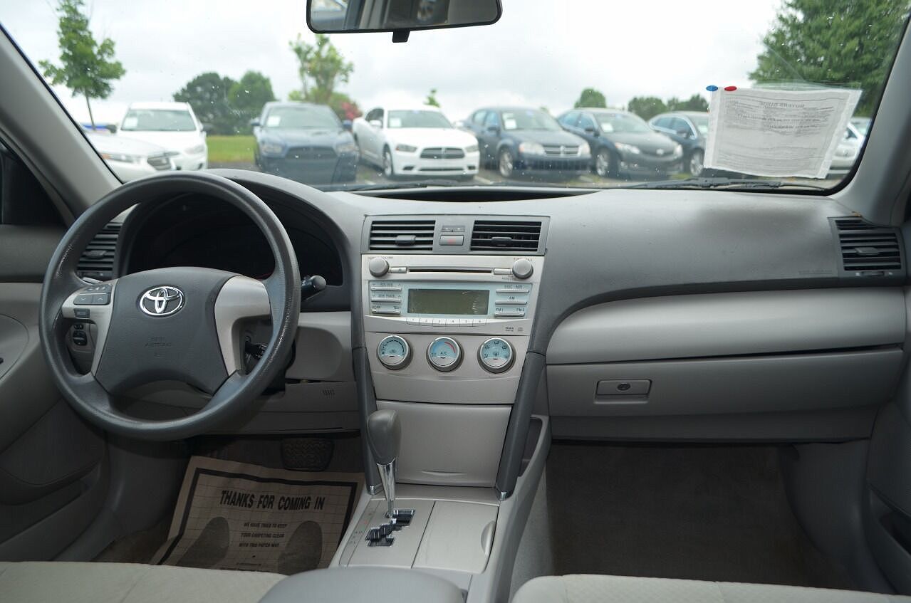 2007 Toyota Camry LE image 38