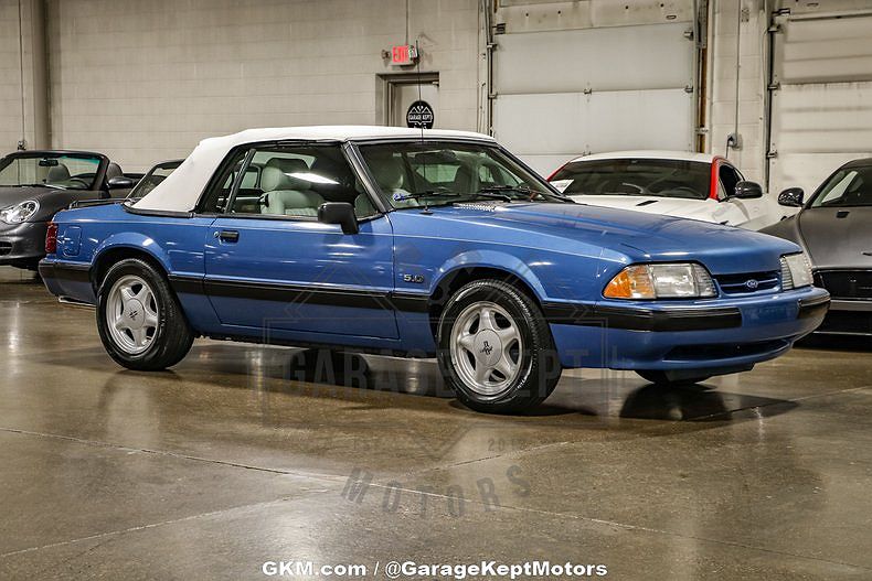 1989 Ford Mustang LX image 2