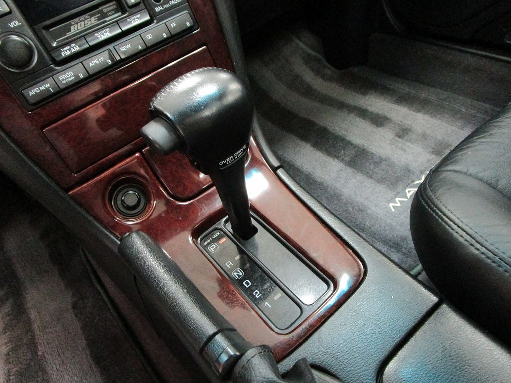 1997 Nissan Maxima GLE image 22