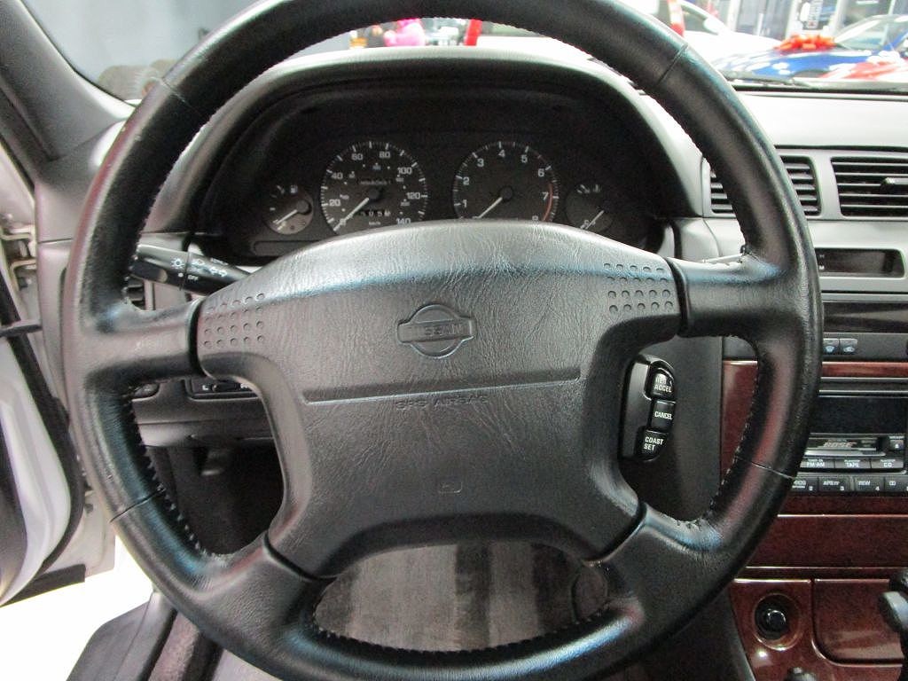 1997 Nissan Maxima GLE image 24
