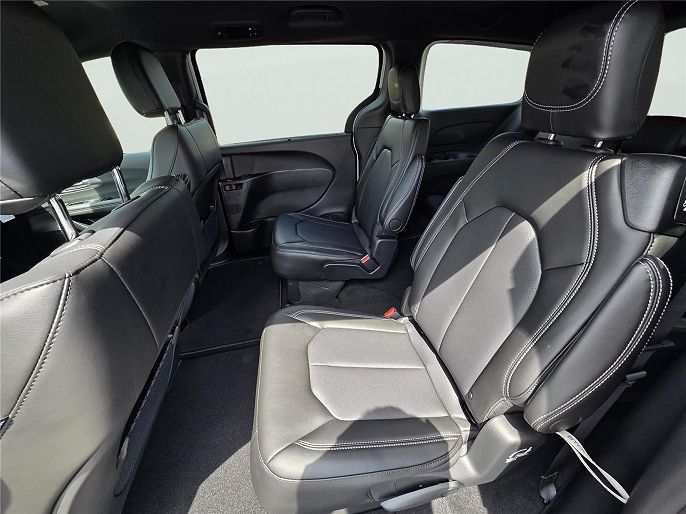 2025 Chrysler Voyager