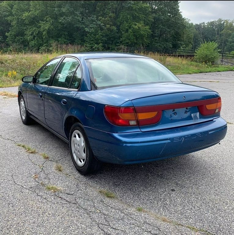 2002 Saturn S-Series SL image 1