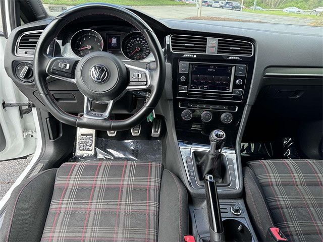 2019 Volkswagen Golf S image 1