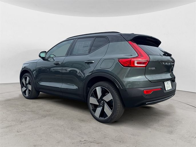 2026 Volvo EX40