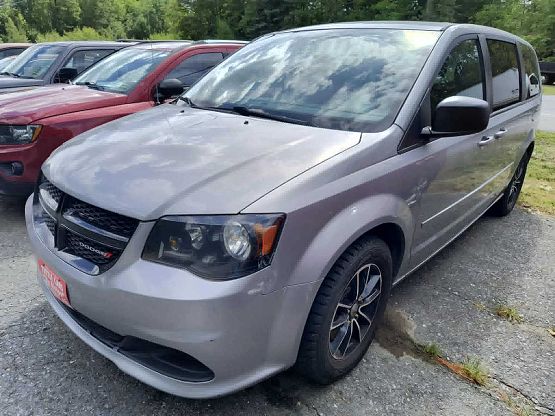 2015 Dodge Grand Caravan SE photo 2