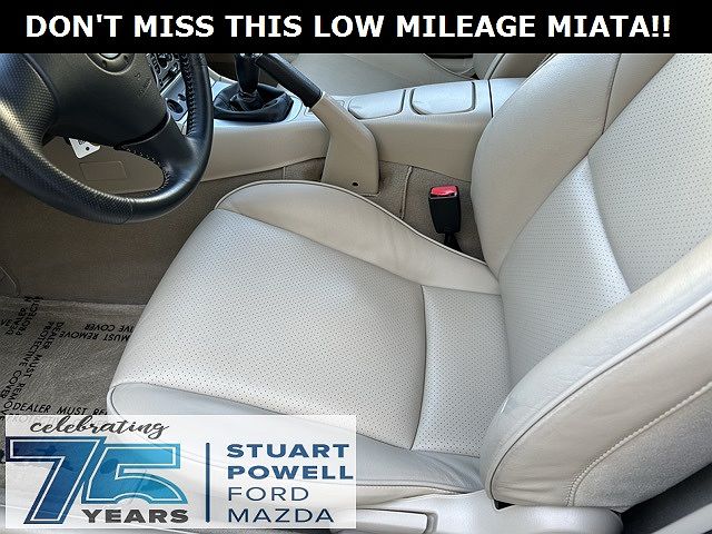 2004 Mazda Miata null image 2