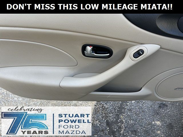 2004 Mazda Miata null image 6