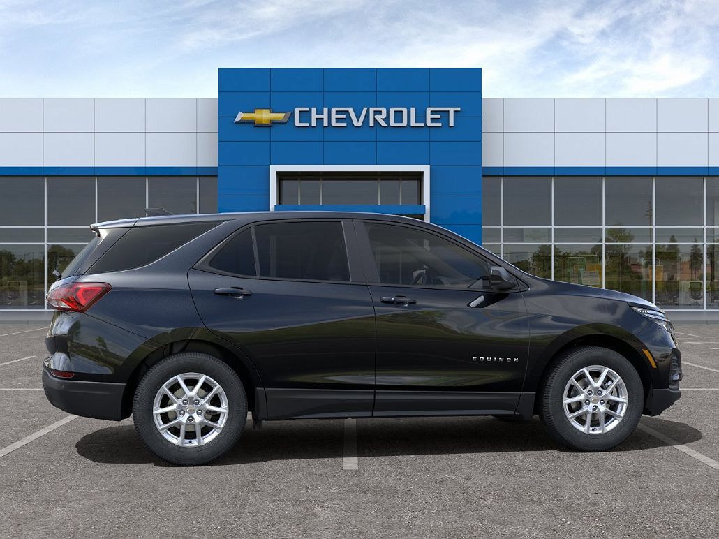 2024 Chevrolet Equinox LS image 4